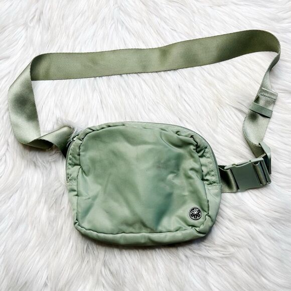 GAIAM Belt Bag Sage Green One Size - Picture 1 of 6